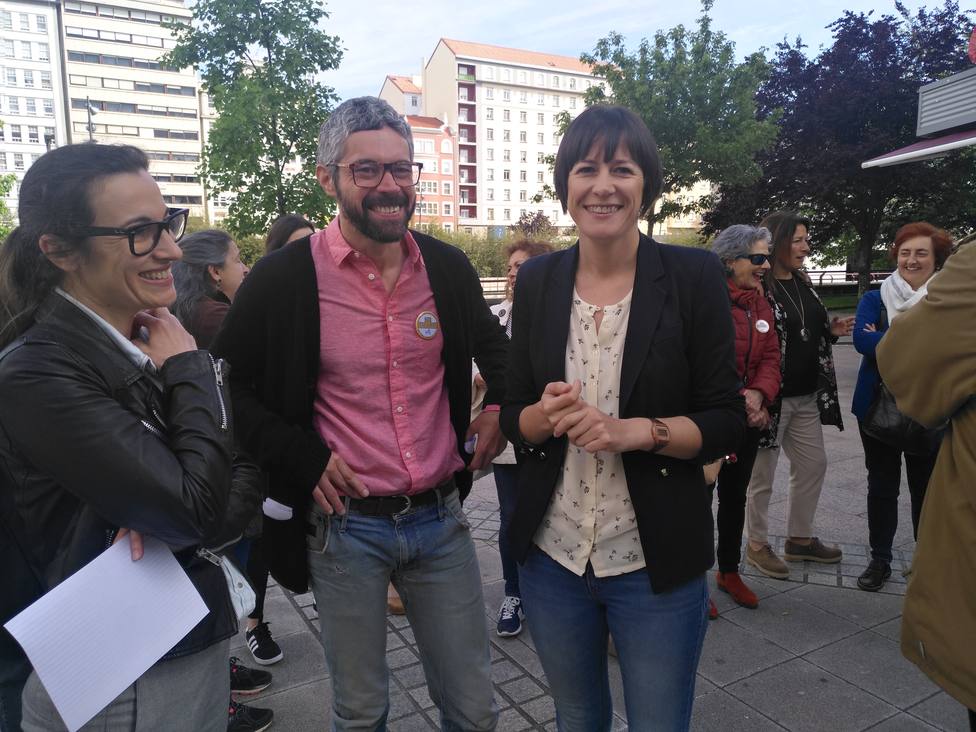 Ana Pontón, a la derecha, con integrantes de la lista electoral del BNG al Ayuntamiento de Ferrol