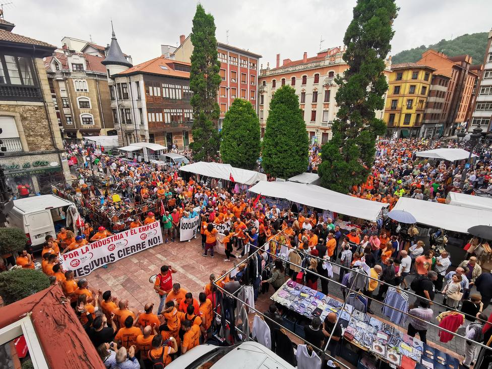 Manifestación contra el cierre de la planta de Vesuvius en Langreo