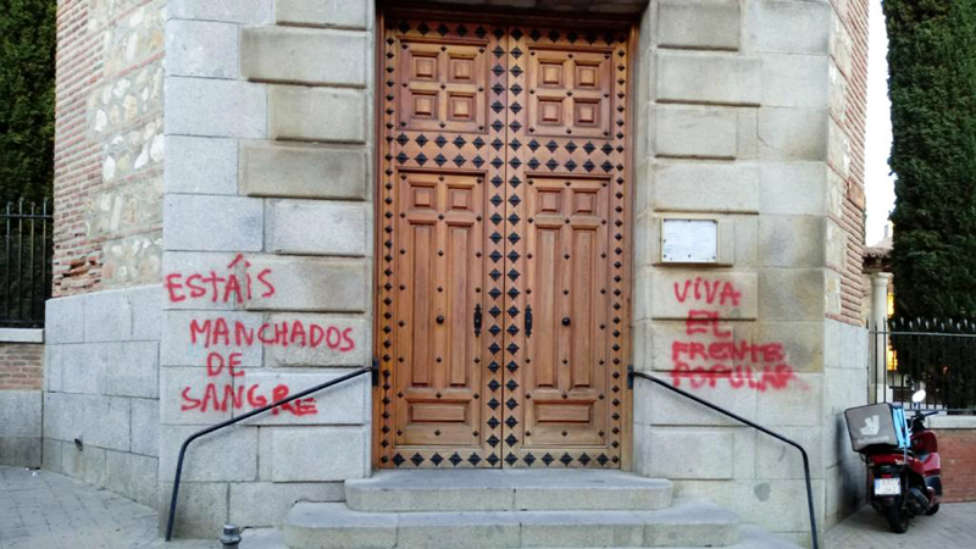 El Arzobispado lamenta unas pintadas y amenazas en una iglesia de Madrid