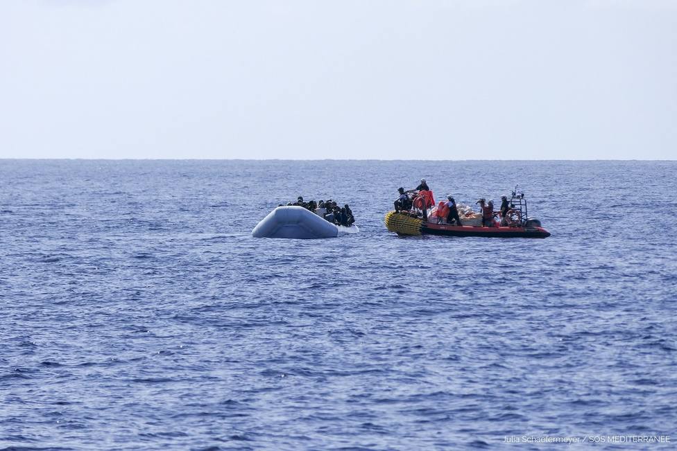 El Ocean Viking pide a Italia y Malta que autoricen el desembarco de 176 migrantes