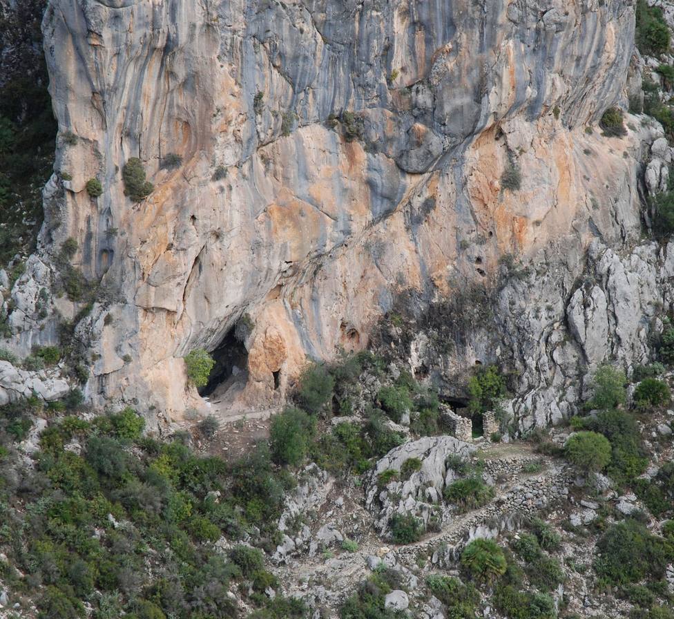 Descubren los fragmentos de cuerda trenzada más antiguos de Europa en las cuevas de Santa Maira (Alicante)