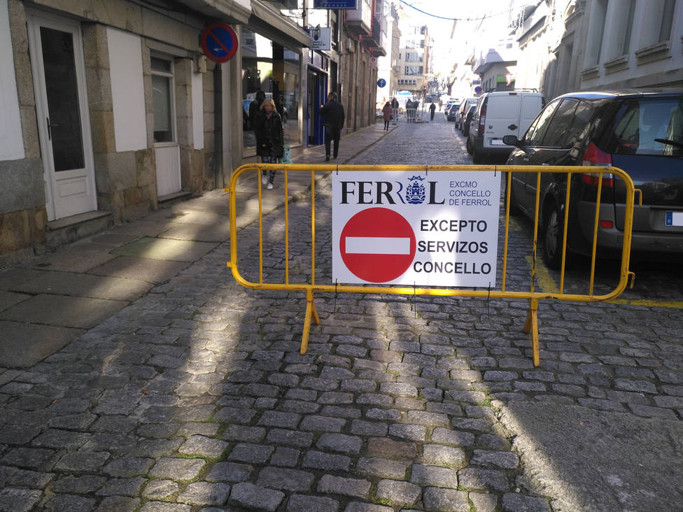Imagen de archivo de una calle cortada al tráfico en Ferrol