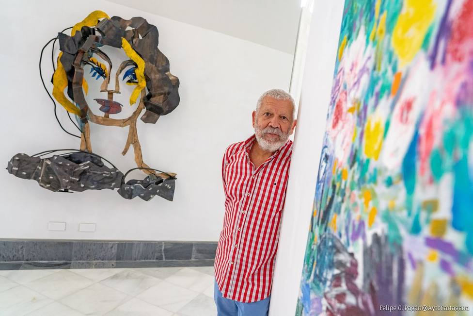 Willy Ramos llena de color y de vida las salas de exposiciones del Palacio Consistorial de Cartagena