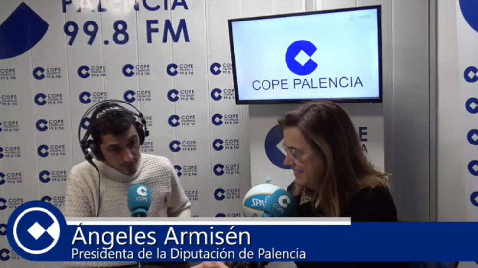Ángeles Armisén en una entrevista en COPE Palencia