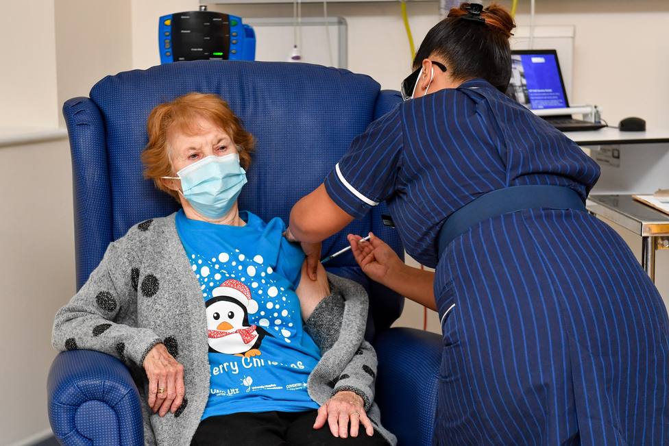Margaret Keenan, la primera persona vacunada en Reino Unido, recibe hoy la segunda dosis
