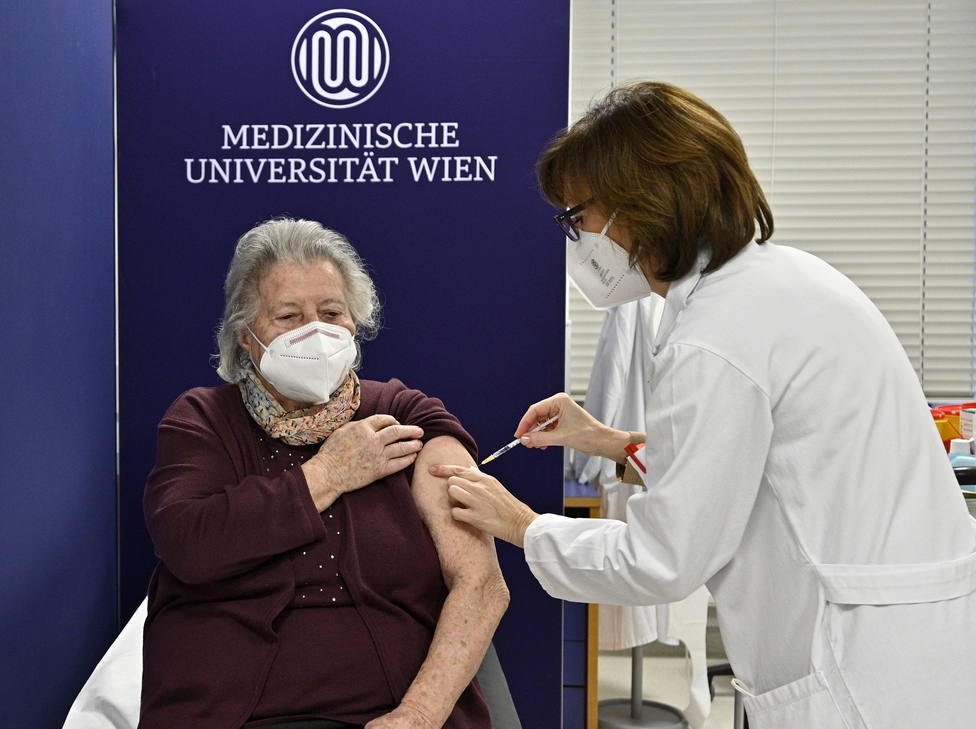 Austria pagará 25 euros a los sanitarios por cada vacuna del coronavirus que pongan