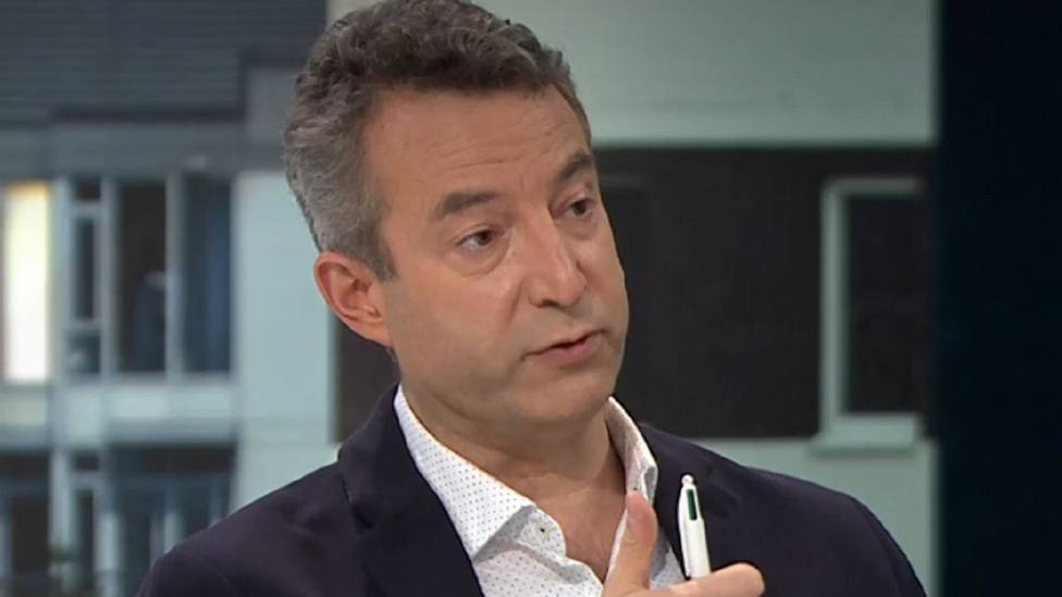 El doctor César Carballo le lanza un guante a Sánchez por la vacuna de AstraZeneca: Sería buena idea