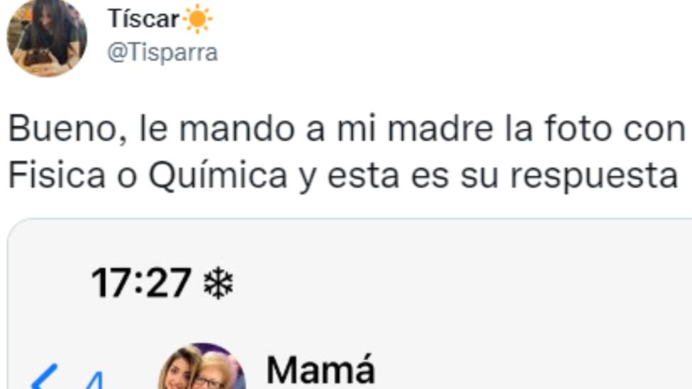 Una joven de Granada enseña la foto que envía por WhatsApp a su madre y la respuesta que recibe se hace viral