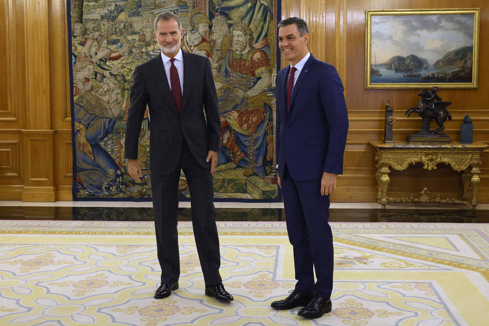 Felipe VI recibe a Pedro Sánchez en el marco de la ronda de contactos