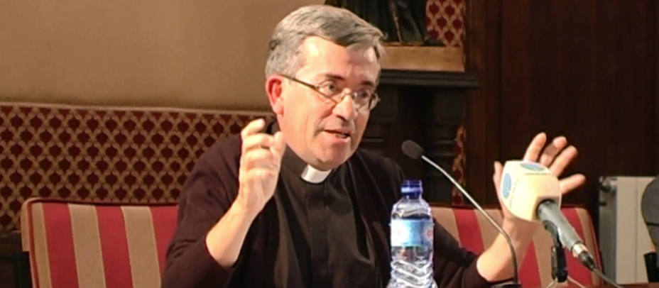El sacerdote Luis Javier Argüello.