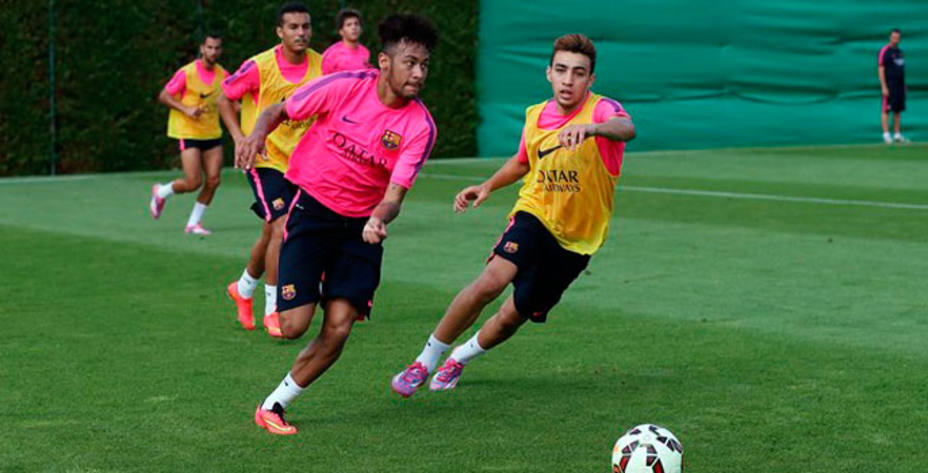 Neymar y Munir compiten por un balón durante el entrenamiento de este martes. Foto: FCB.