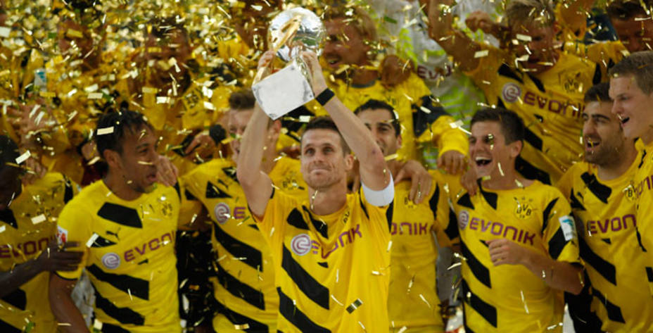 El Borussia celebra la consecución de la Supercopa alemana. Reuters.