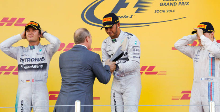 Podio GP Rusia: Rosberg (2º), Hamilton (1º) y Bottas (3º). Reuters.