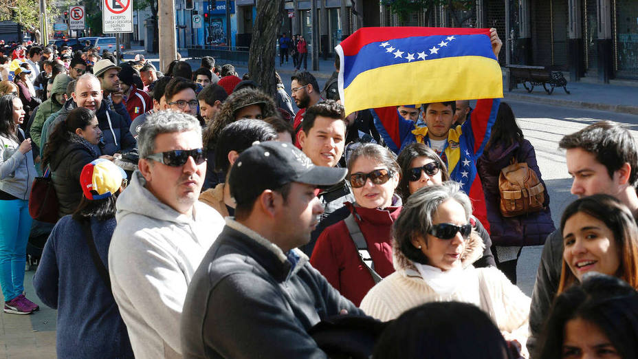 Venezuelan residents wait to cast their votes during an unofficial plebiscite against President Nicolas Maduros government and his plan to rewrite the constitution, in Vina del Mar