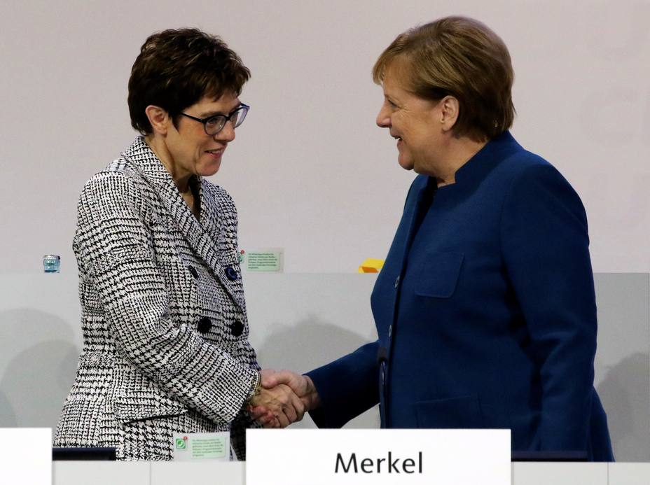 La CDU se queda en el centro y elige a Kramp-Karrenbauer para suceder a Merkel