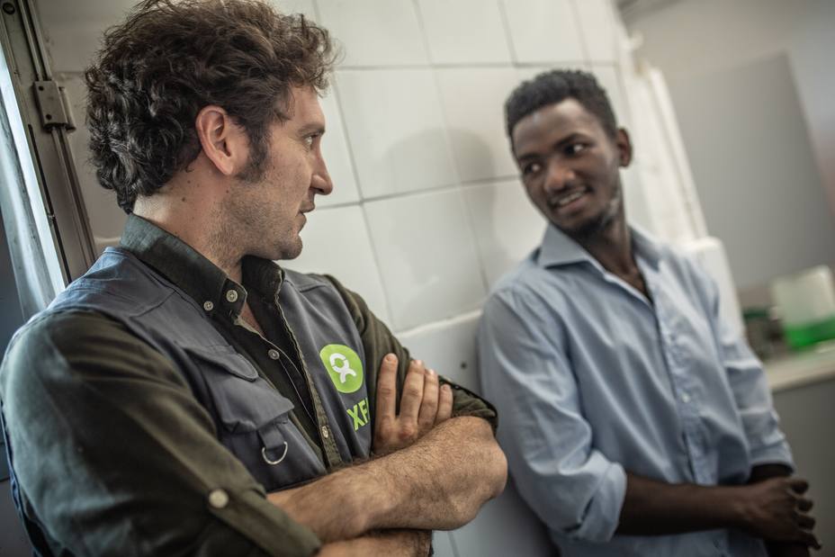 El actor Alex Gadea viaja a la Toscana con Oxfam Intermón para conocer la realidad de los refugiados en Italia