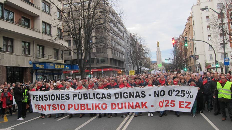 Miles de personas piden en Euskadi pensiones dignas y ven la falta de acuerdo presupuestario una oportunidad perdida