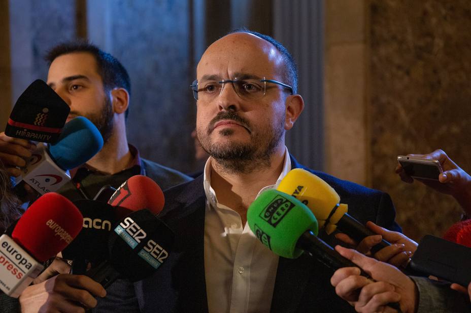 El PP catalán pide a los socialistas rebelarse contra Sánchez e Iceta para no entregarse al separatismo