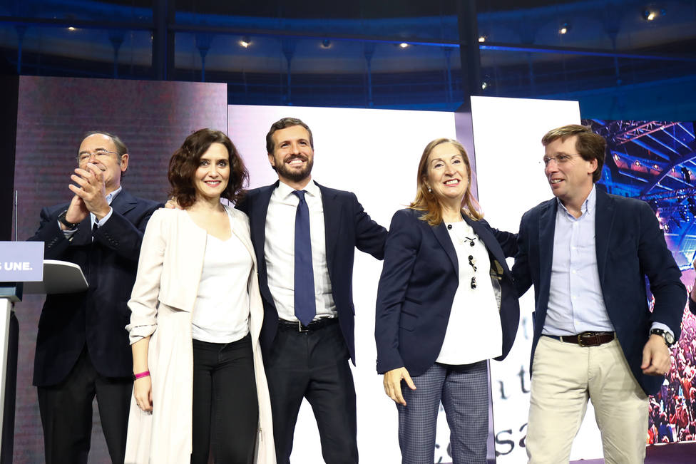 Casado pide apoyo a votantes de Cs y Vox y un voto prestado a socialistas a los que duele España