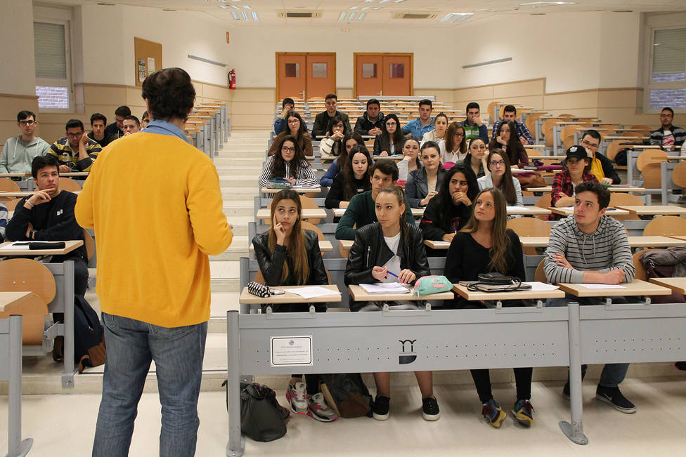El alumnado de Grado de la Universidad de Jaén obtiene el segundo rendimiento más elevado de Andalucía