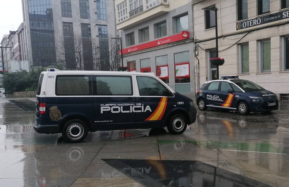 Foto de archivo de vehículos de la Policía Nacional en Ferrol