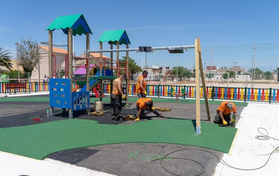A punto de finalizar las obras de un nuevo parque infantil y una zona biosaludable en Los Urrutias