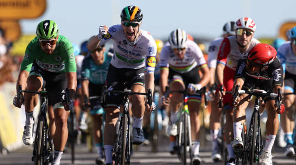 Sam Bennett se impone en la décima etapa del Tour, que sigue dejando a Roglic como líder