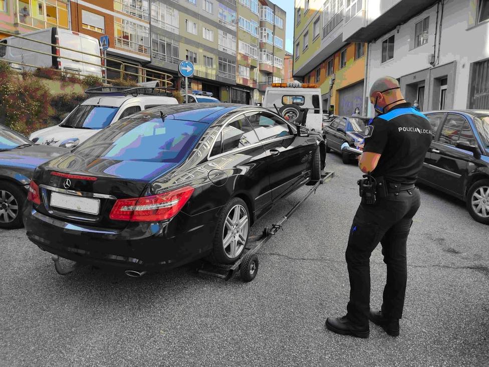 Investigan el origen de cuatro coches de alta gama con matrícula holandesa aparcados en Lugo