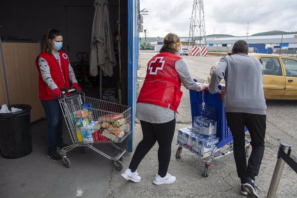 La pandemia obliga a Cruz Roja a triplicar la entrega de ayudas de primera necesidad