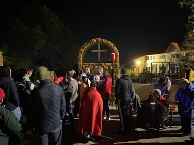 Final de la procesión en el monasterio de la Resurrección