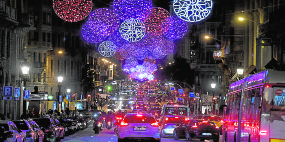 Vía Layetana con iluminación navideña en 2019