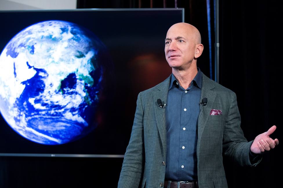 Más de 76.000 personas firman una petición para que Jeff Bezos no regrese a la Tierra tras su viaje al espacio