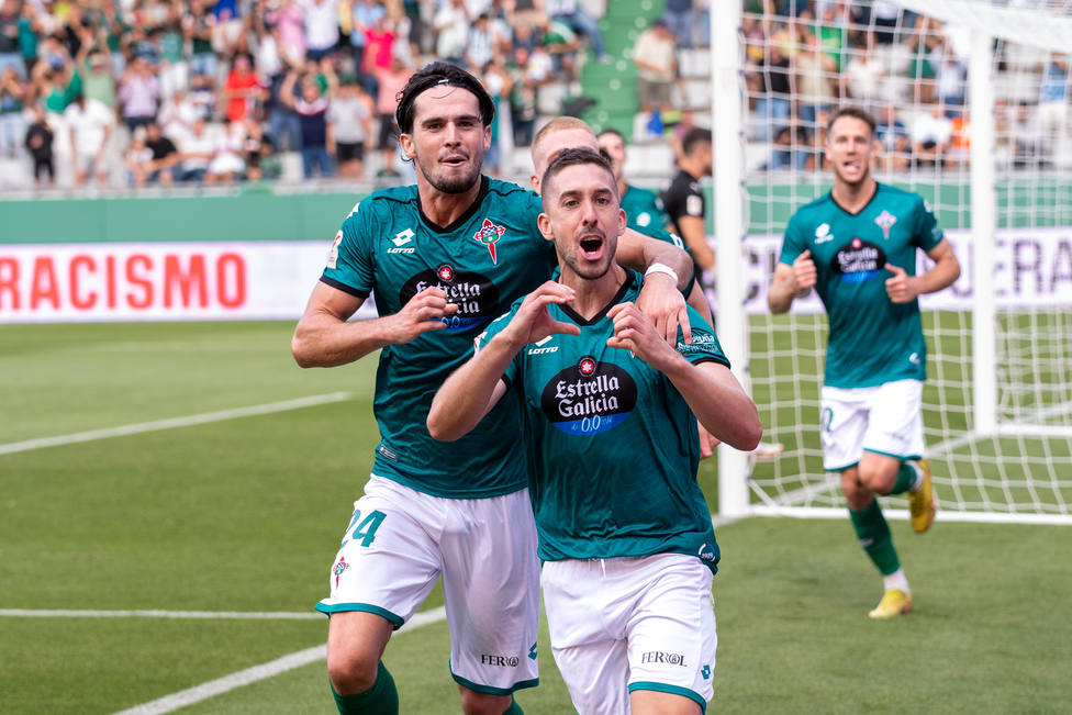 El Racing de Ferrol reestrena A Malata tumbando al Sporting por 2-0 - Deportes Surf en Ferrol - COPE