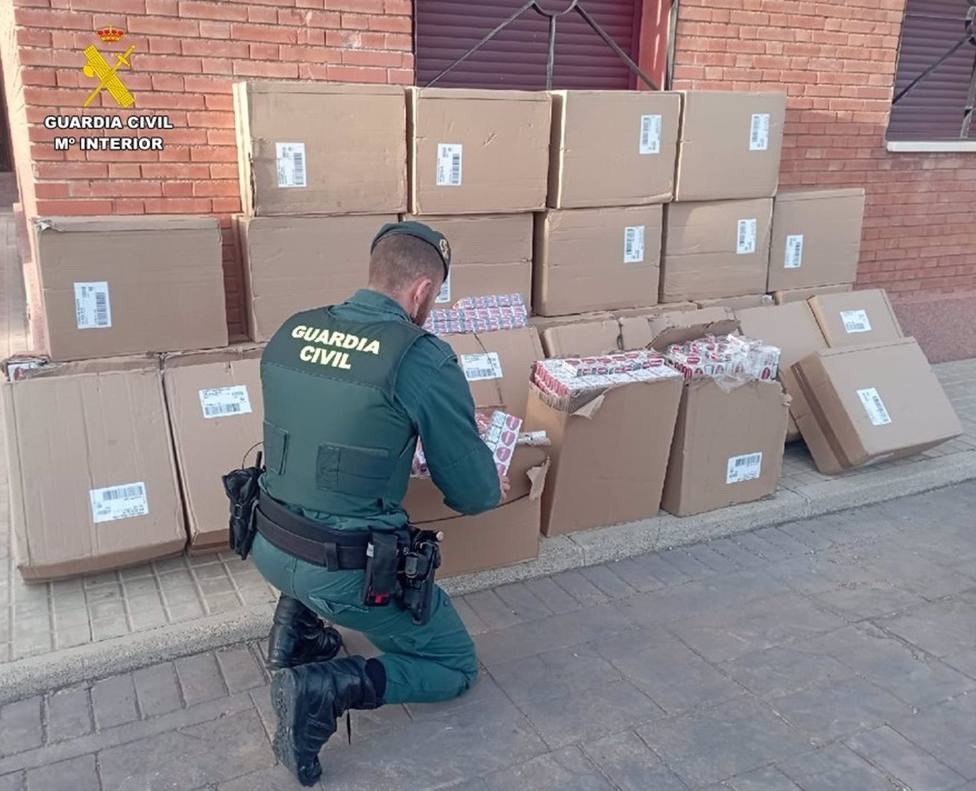 Interceptan en Almuradiel una furgoneta con casi 15.000 cajetillas de tabaco de contrabando