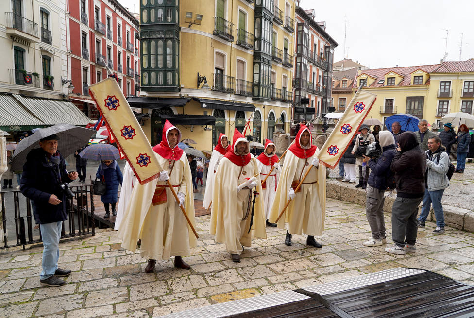 El Sermón de las Siete Palabras se celebra en la Catedral de Valladolid a consecuencia de la lluvia