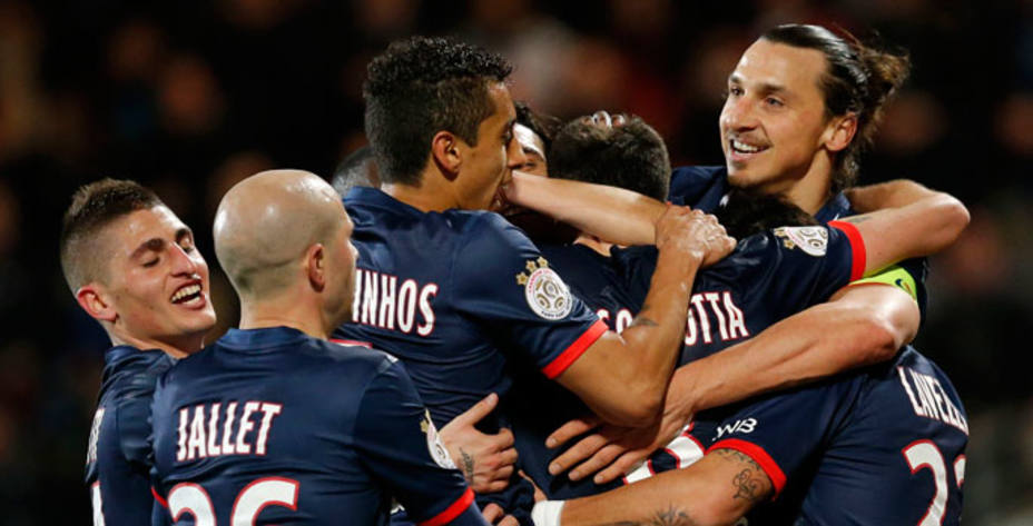 Los jugadores del PSG celebran el gol de Motta ante el Lorient. Reuters.