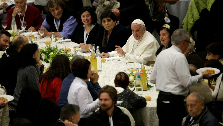 El Papa: “En los pobres encontramos a Jesús que nos interpela a través de su sufrimiento”