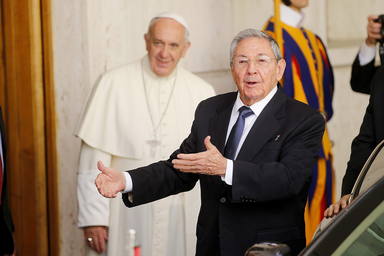 Raúl Castro con Francisco en El Vaticano. EFE