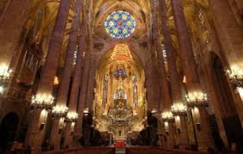 La Catedral de Mallorca ya cuenta con cuatro desfibriladores