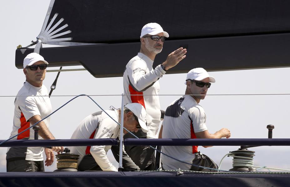 Felipe VI se embarca en el Aifos 500 en el primer día de la Copa del Rey