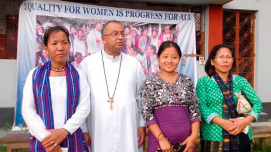 Las mujeres ahora son líderes en los pueblos gracias a las 40 escuelas que se han fundado en la diócesis