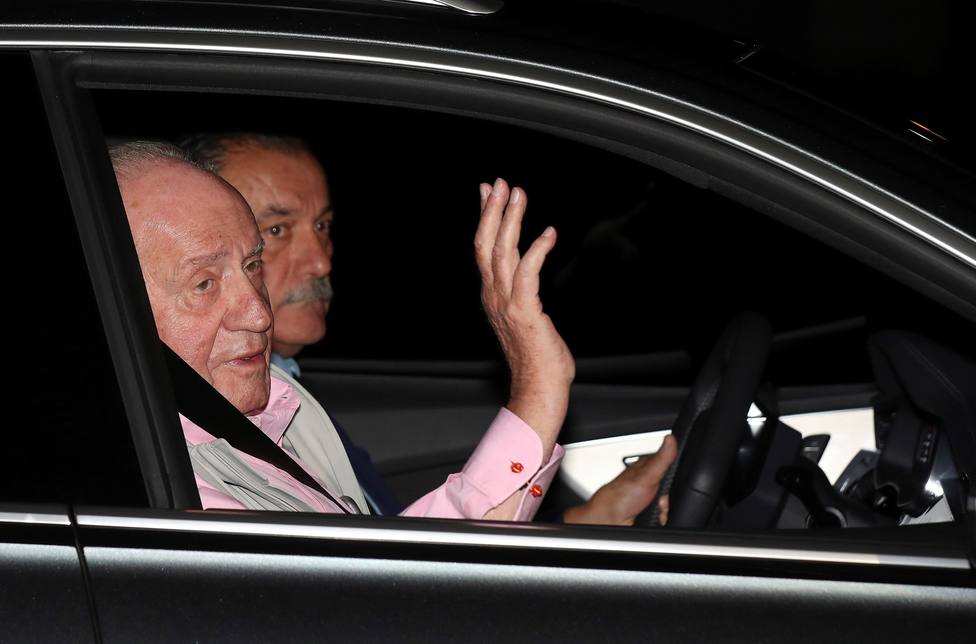El Rey Juan Carlos, operado con éxito tras serle implantados tres bypass