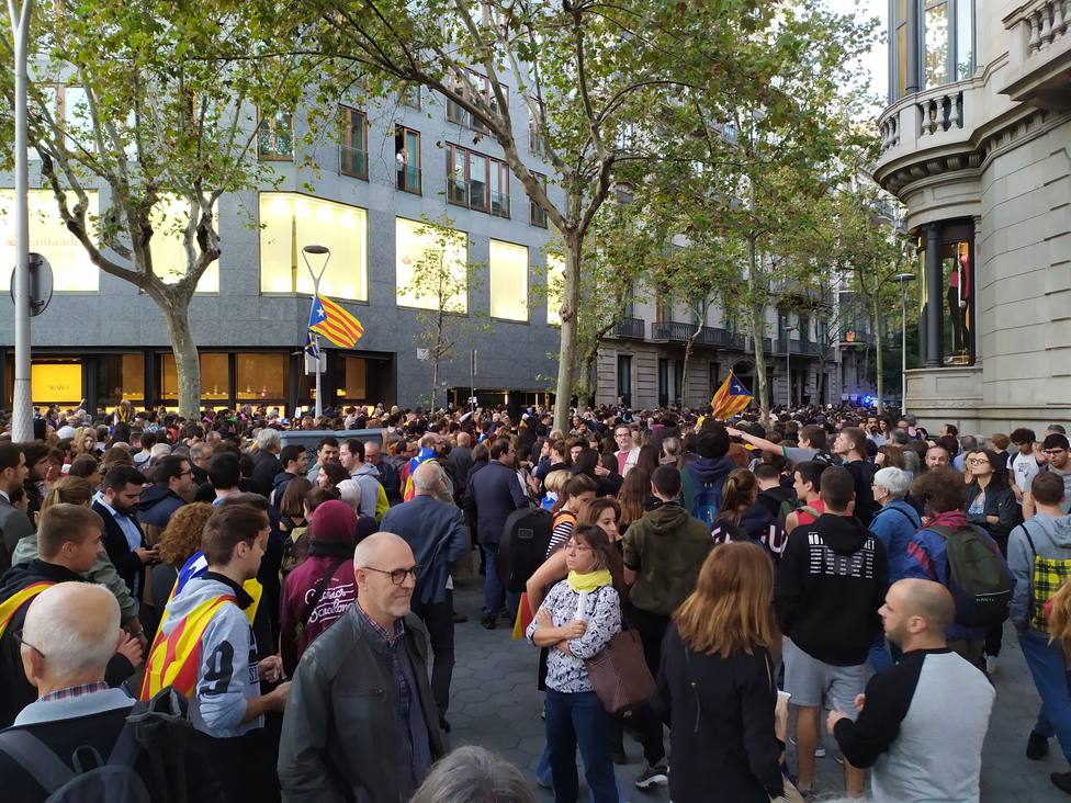 Miles de manifestantes se congregan en el centro de Barcelona en dirección a la Delegación del Gobierno