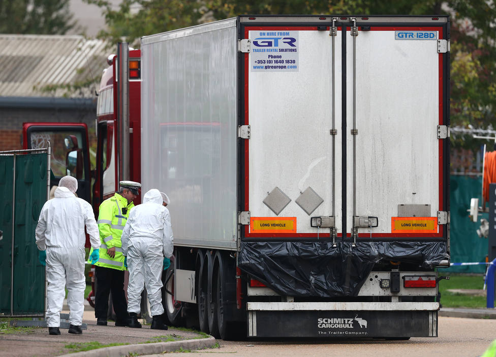 Identifican la nacionalidad de los 39 cadáveres hallados en un camión frigorífico en Inglaterra