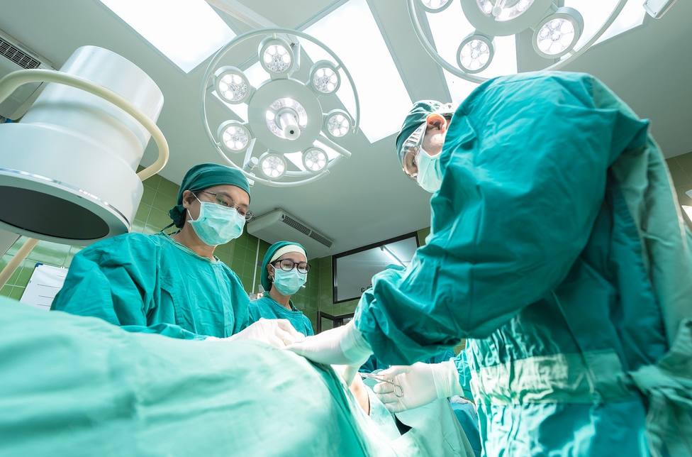 Cirujanos durante una intervención