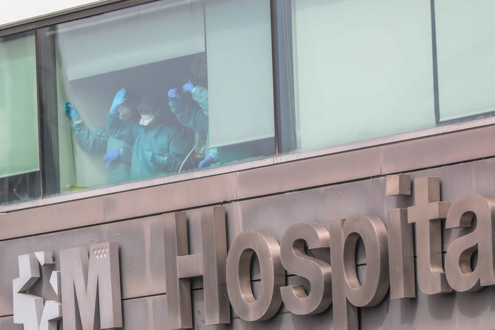 Un total de 2.600 profesionales del Servicio Madrileño de Salud están contagiados o en aislamiento