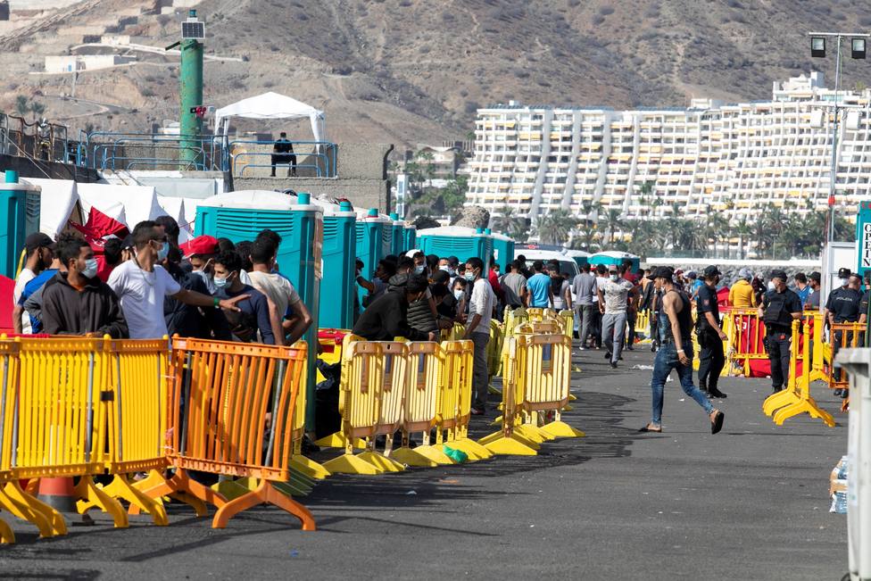 Canarias colapsa por la migración: la crisis humanitaria que desborda a Moncloa
