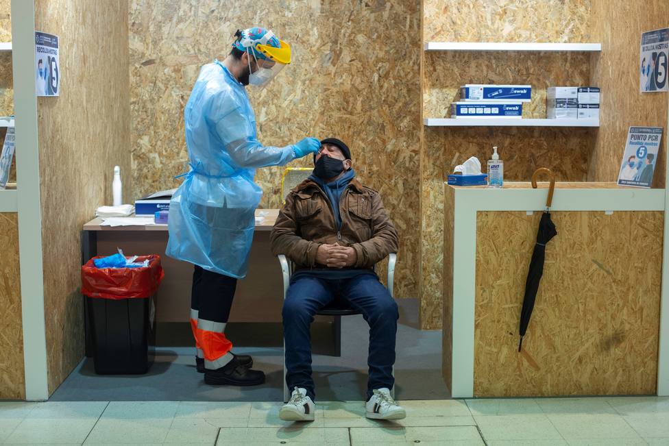 Madrid suma 6.383 contagios nuevos de covid y 78 fallecidos en hospitales