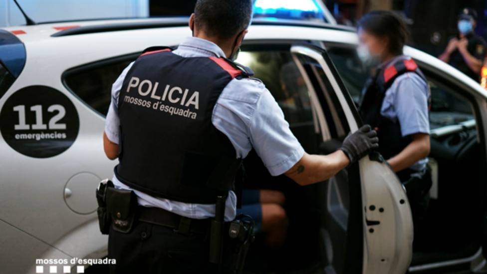 Detenidas cinco personas que se hacían pasar por una ONG para estafar en Barcelona