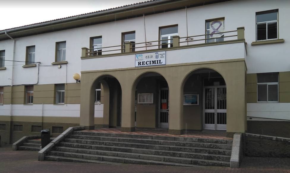 Fachada del CEIP Recimil en Ferrol